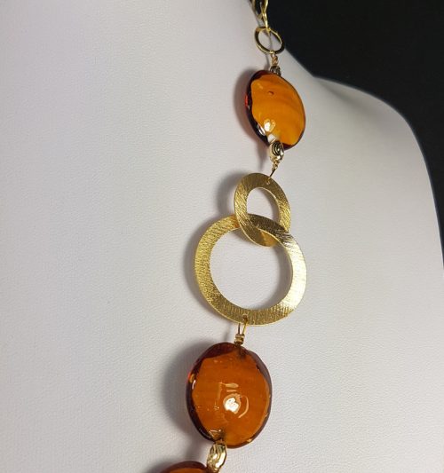 collana fatta mano con argento 925 color oro pietre dure di colore arancione Dettaglio destro