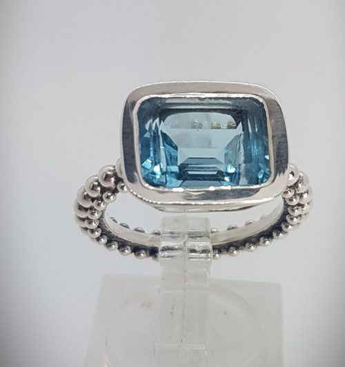Ring with rectangular blue Topaz