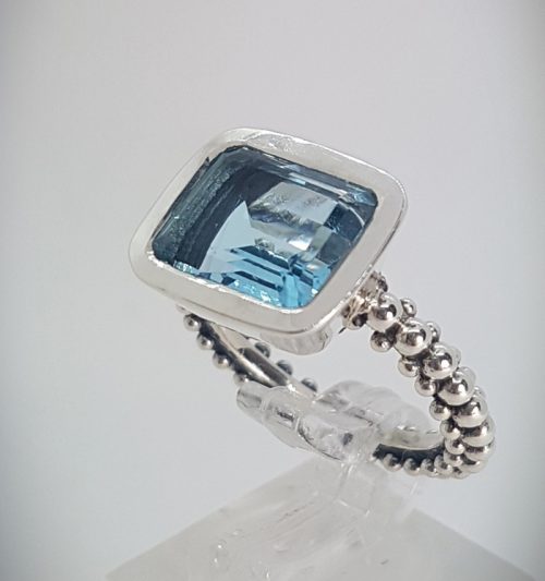 Ring with rectangular blue Topaz