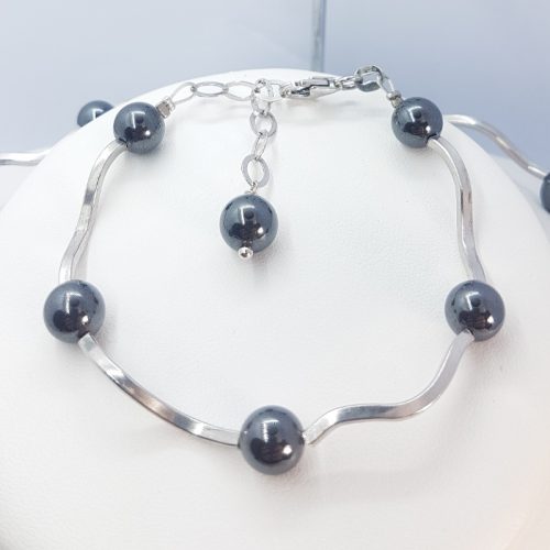 Bracciale fatto a mano in argento e ematite