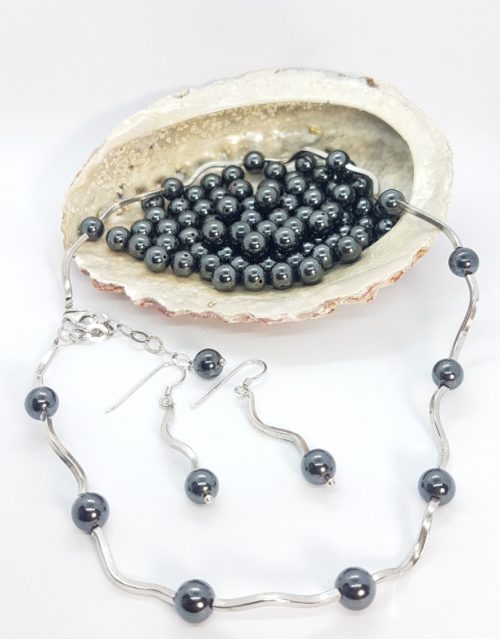 collana fatta a mano in argento e ematite