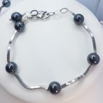 Bracciale fatto a mano in argento e ematite