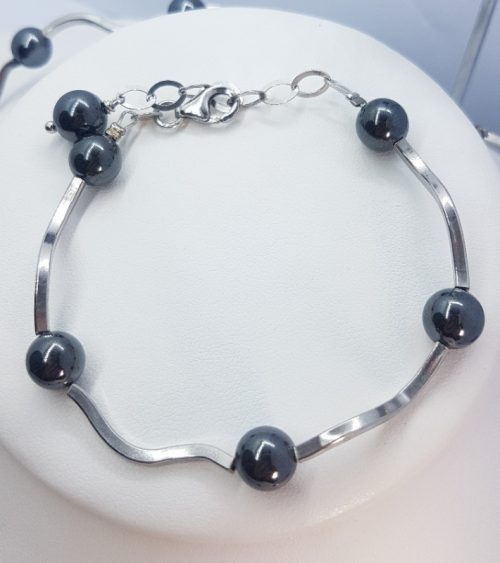 Bracciale fatto a mano in argento e ematite