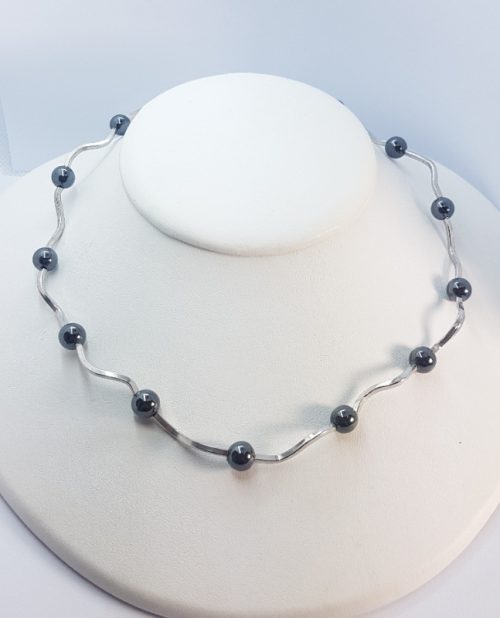 collana fatta a mano in argento e ematite