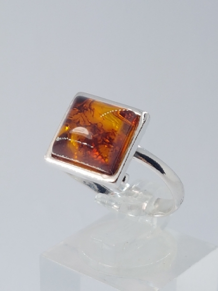 Sienna ring with amber