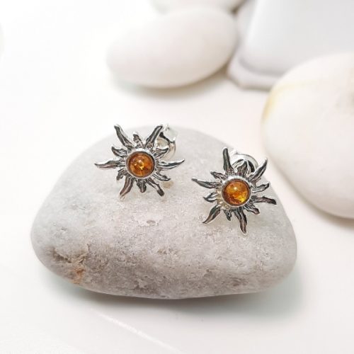 earlobe earring with silver anda amber