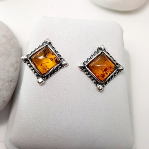earlobe earring with silver and amber