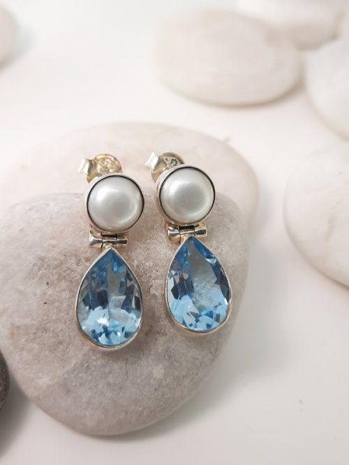 Earrings with pearls and topaz
