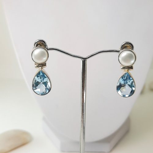 Earrings with pearls and topaz