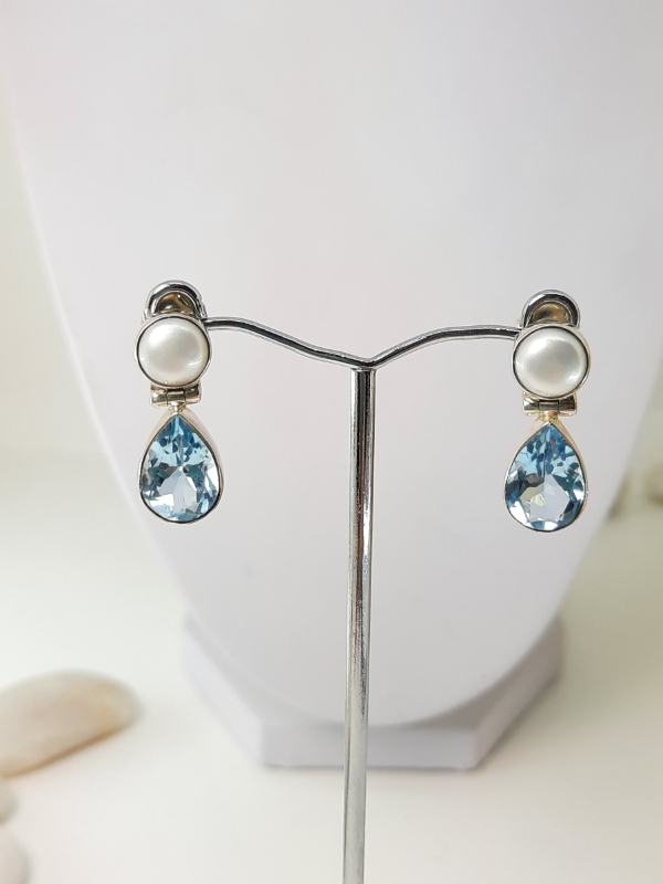 Earrings with pearls and topaz